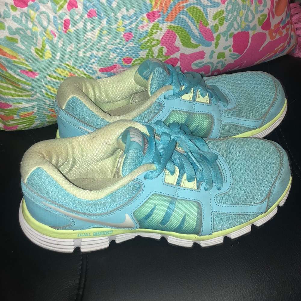 EUC Nike Dual Fusion ST2